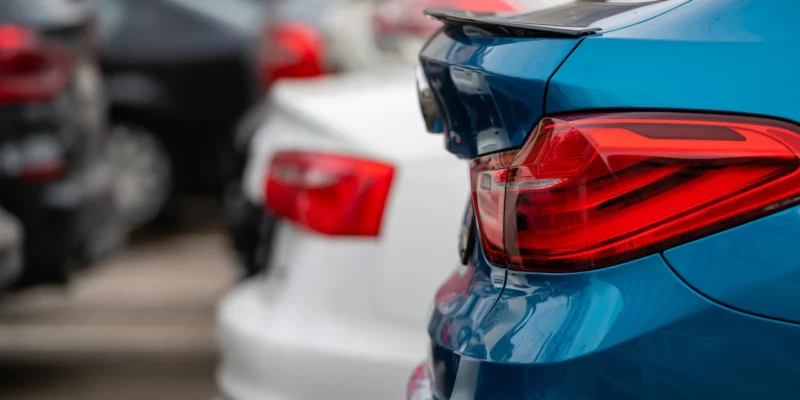 zaparkowane samochody